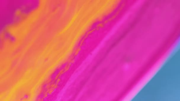 垂直录像 墨水的背景 画的动议 幻想流 魔法动态纹理艺术中明亮的粉色黄色紫色沙滩效果散发着神秘的催眠抽象波 — 图库视频影像