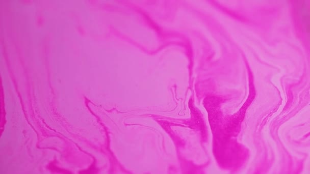 背景をペイントする インクフロー 液体ブレンド 分割された輝く紫色のピンクの滑らかな質の表面のミックス ストリームの動き トレンディなアクリル顔料抽象的な芸術 — ストック動画