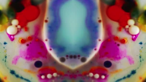 Verfbelletjes Inktcaleidoscoop Gedempt Blauw Roze Rode Kleur Acryl Kleurstof Vloeistof — Stockvideo
