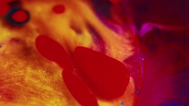 Блестящий Туман Краска Брызги Воды Пузырьки Расширенный Красный Золотисто Желтый — стоковое видео