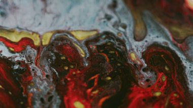 Yağlı sıvı damlası. Mürekkep döküldü. Odaklanmamış kırmızı altın rengi köpüklü baloncuk deseni akrilik boya karışımı soyut sanat arka planı.