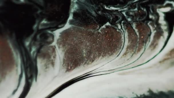 清晰的墨水 油漆流 白色青铜褐色闪烁着闪光的液态水混合波运动脉络抽象艺术背景 — 图库视频影像