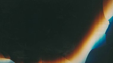 Hasarlı ekran. Matris arızası. Kırık cam. Mavi turuncu beyaz toz rengi çizik sesi siyah çizim soyut arka planında yıpranmış doku.