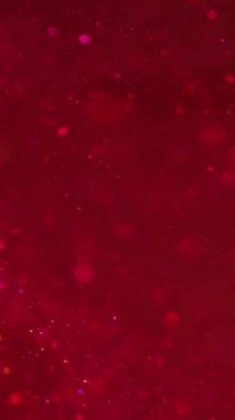 Dikey video. Bokeh ışıkları. Işıldayan sıvı. Odaklanmamış ışıl ışıl parıldayan noktalar parlak yüzen hareketler canlı kırmızı mavi sıvı soyut arka planda.