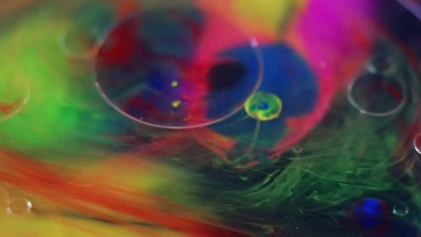Burbujas Aceite Pinte Mezcla Agua Niebla Color Blur Vibrante Rosa — Vídeo de stock