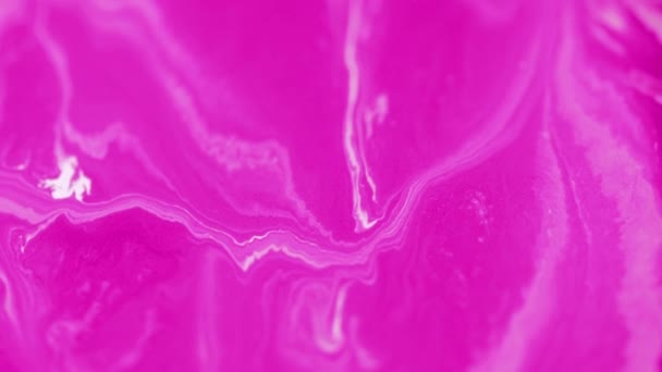 ピグメントブレンド マーブルペイント 不分割された明るいピンクの白い色の液体のインクのドリップのこぼれの創造的な混合の波は芸術の抽象的な背景を滑らかに広げます — ストック動画