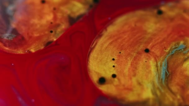 Parıldayan Sıvı Boya Baloncukları Parlak Kırmızı Mor Pırıl Pırıl Parlak — Stok video