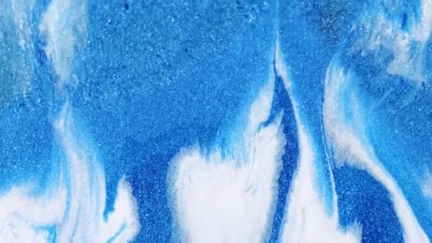 Funkelnde Tinte Tropft Glitzernde Flüssigkeit Defokussiert Blau Weiß Farbe Glänzend — Stockvideo