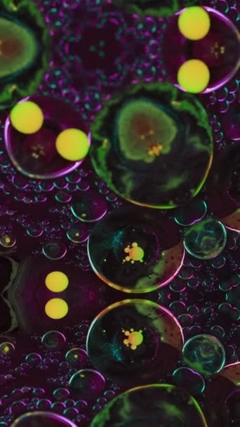 Verticale Video Abstracte Achtergrond Vloeibare Glitter Mix Kleurrijke Verf Caleidoscoop — Stockvideo