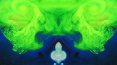 Boya su sıçratır. Mürekkep kaleydoskop. Esrarengiz enerji. Odaklanmamış yeşil neon rengi akrilik boya karışımı dalga hareketi simetrik tasarım simetrik tasarım dokusu soyut sanat arkaplanı.