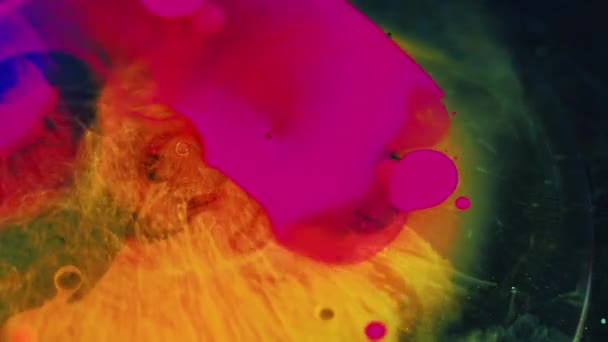 Schilderspalk Olieblob Kleur Mist Gedempte Magenta Roze Oranje Inkt Water — Stockvideo