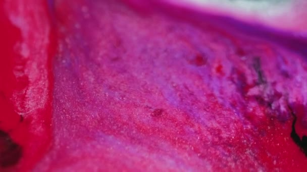 油漆溢出 墨水混合水 深红色紫色黑色白色闪光质感液体混合流动抽象艺术背景 — 图库视频影像