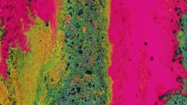 Glitter Inkt Achtergrond Verfmix Glinsterende Morsen Sprankelende Roze Gele Vloeibare — Stockvideo