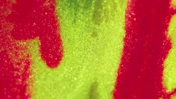 Flusso Brillantini Bagnati Gocciolamento Inchiostro Sfocatura Vibrante Rosso Giallo Colore — Video Stock