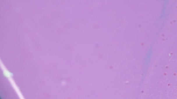 Fluído Espumante Onda Tinta Borrão Brilhante Roxo Violeta Cor Molhado — Vídeo de Stock