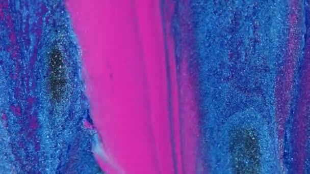 Wyciek Tuszu Błyszcząca Mieszanka Farb Defocus Różowy Niebieski Kolor Musujące — Wideo stockowe