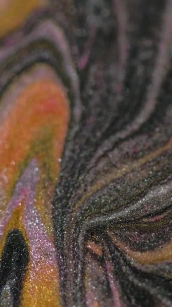 Vídeo Vertical Fluido Purpurina Pintura Mármol Color Negro Dorado Violeta — Vídeo de stock