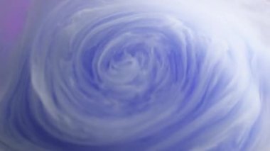 Renk dumanı. Akrilik su karışımı. Mavi pastel buhar bulutu girdap dinamik hava sisi ipek boya sıvısı mürekkep soyut sanat arka planı.