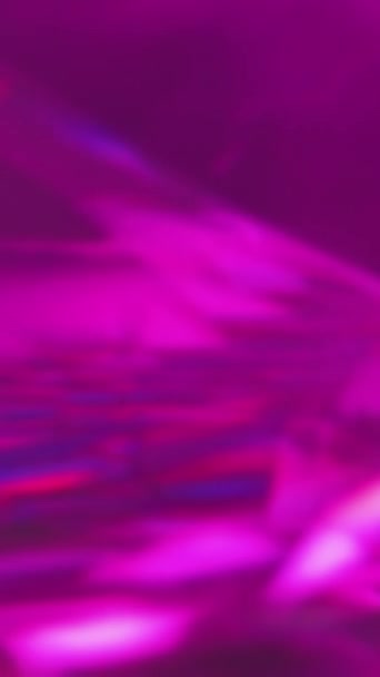 バーティカルビデオ クリスタルの背景 ストーン リフレクション ダイヤモンドの輝き 活気に満ちた放射線芸術における抽象的な宝石のロックプリズムを回転させるカラフルな虹 — ストック動画