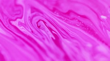 Boya girdabı. Parlak sıvı karışımı. Odaklanmamış pembe beyaz renkli mermer desen mürekkep suyu harmanı girdap dalgası hareket sanatı soyut arkaplan.