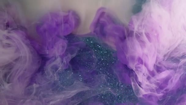 Цветной Дым Чернильная Вода Жидкая Галактика Фиолетовый Белый Бежевый Шелк — стоковое видео