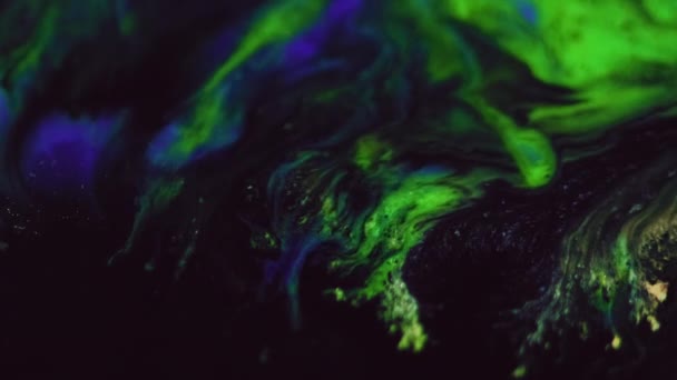インクフロー カラーミスト 水を塗る グリーンブルーブラックの光沢のある粒子テクスチャアクリル流体波ダーク抽象アートの背景 — ストック動画