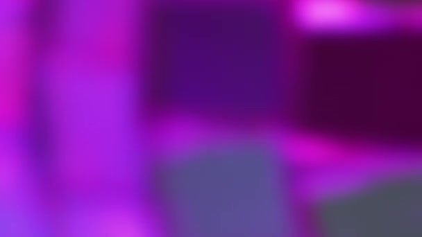 ディスコパーティー ナイトクラブの装備 魅力的な雰囲気のネオンカラフルな光で回転する現代お祝いの装飾的なブルーシルバー光沢ミュージックミラーボール — ストック動画
