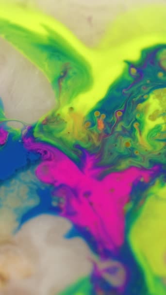 Vídeo Vertical Mistura Tinta Água Textura Arte Fluida Brilhante Néon — Vídeo de Stock