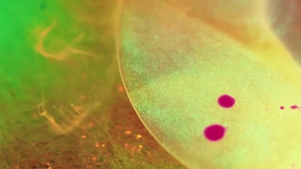 Gota Agua Tinta Burbujas Aceite Desenfocado Neón Amarillo Verde Rosa — Vídeos de Stock