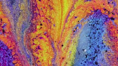 Soyut arkaplan. Sıvı pigmenti. Renkli akış. Dekoratif mavi mor mor mürekkep simli parçacıklar düz doku akış makro moda tasarımı.