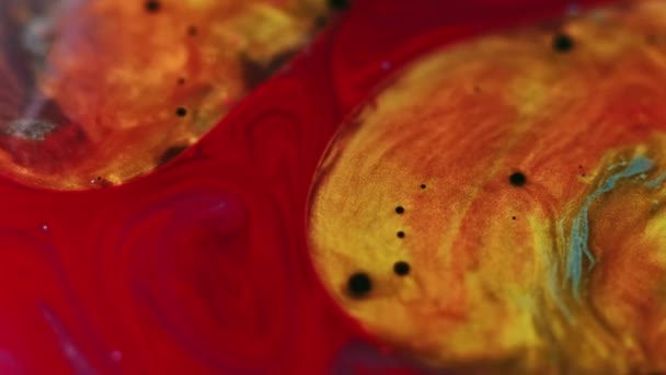 Glitter Vloeistof Verfbelletjes Gedempt Helder Rood Gouden Paarse Kleur Glinsterende — Stockvideo