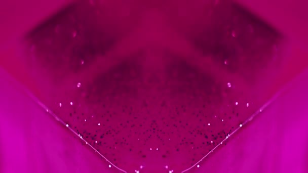 グリッターゲル ボヘライトテクスチャ インクフロー 分解されたネオン ピンク色の光沢のあるラッカーの魅力的な液体の銀のシマーの広がる立方体の端対称的な芸術の抽象的な背景 — ストック動画