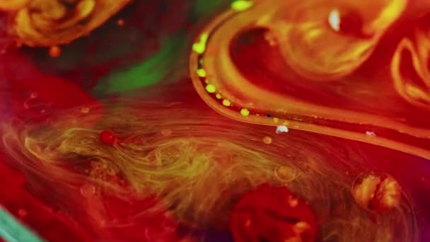Краска Брызги Воды Цветной Дым Пузырьки Расширенный Красный Золотисто Желтый — стоковое видео