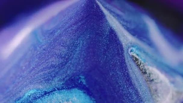 Glitzerfarbe Verschüttet Farbkaskade Verwischen Neon Blau Lila Weiß Farbe Glänzend — Stockvideo