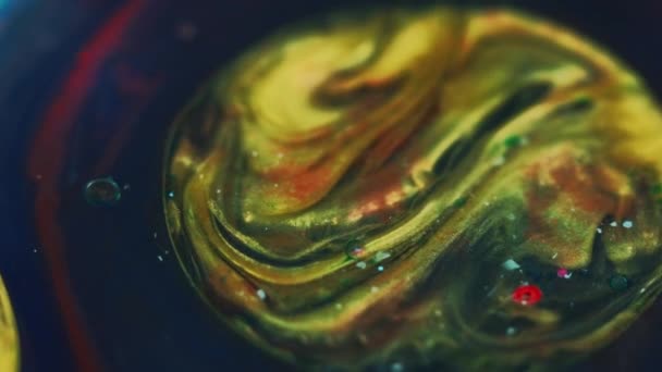 Glitzerblasen Ölfleck Defokussiert Goldblaue Farbe Schimmernde Textur Farbe Wasser Mischen — Stockvideo