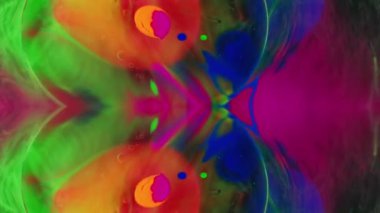 Yağlı boya balonları. Renk sisi. Mürekkep kaleydoskop. Odaklanmamış neon macenta pembe mavi turuncu akrilik boya sıvısı su harmanı hareket soyut sanat arkaplanı.