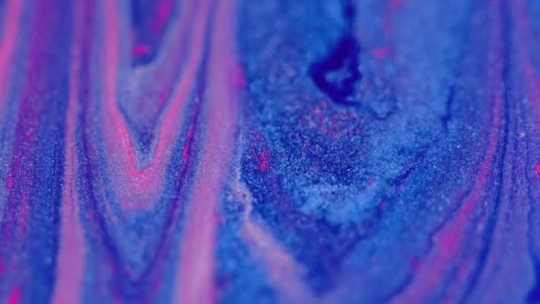 Tinte Verschüttet Glitzerfarbe Fließt Defokussiert Hell Rosa Blau Farbe Schimmernde — Stockvideo