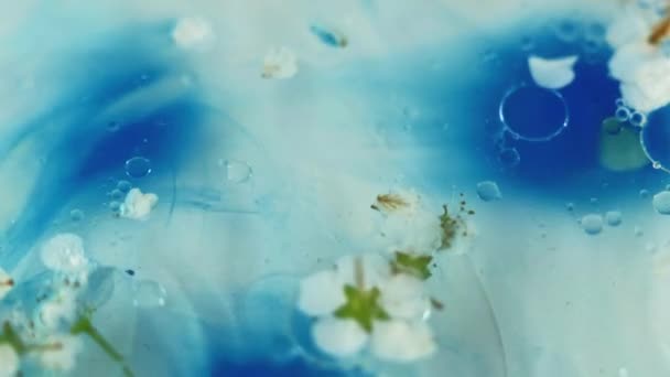 Eau Florale Bulle Pétrolière Encre Couleur Bleue Déconcentrée Blanc Fleur — Video