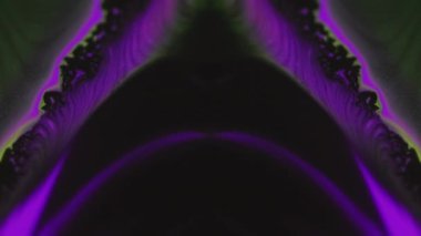 Mürekkep akışı. Fraktal boya. Bulanık neon, yeşil, siyah, hafif, hafif, sıvı, dalga, çağlayan, simetrik tasarım, soyut sanat arka planı..