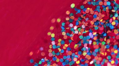 Soyut arkaplan. Pigment akışı. Sıvı tohumlar. Renkli yaratıcı dekoratif parlak parçacıkların yüzeydeki hareketleriyle moda pembe parıltılı ıslak boya..