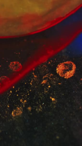 Kapka Vody Inkoustu Olejové Bubliny Rozostřená Červená Modrá Barva Třpyt — Stock video