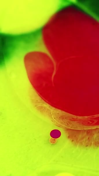 Mezcla Pintura Agua Burbuja Tinta Humedad Ácida Vibrante Amarillo Rojo — Vídeos de Stock