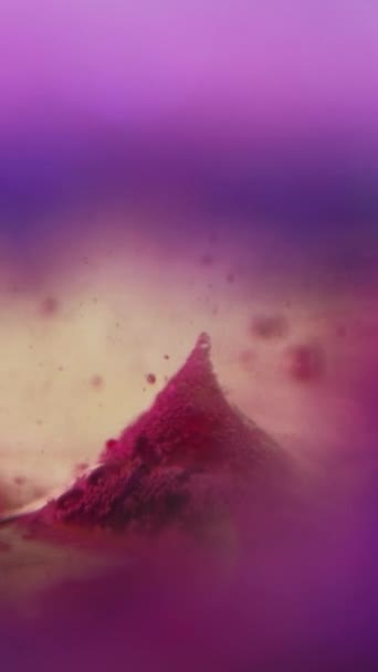 Κάθετο Βίντεο Υγρό Fizz Αφρός Νέον Φυσαλίδες Defocused Μωβ Ροζ — Αρχείο Βίντεο