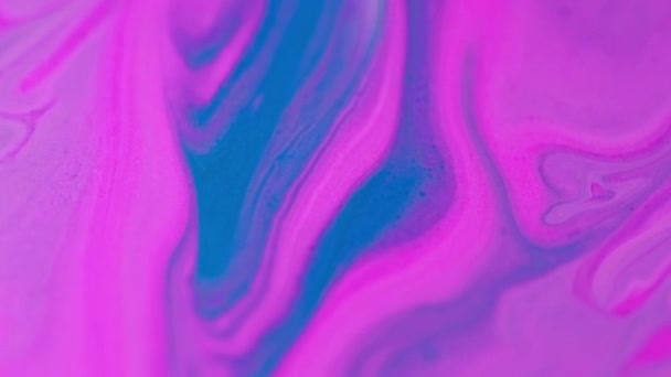染料液体 摘要背景 幻想混合 魔法流体液乳化工艺中模糊的紫色发亮粒子纹理涂料波纹运动 — 图库视频影像