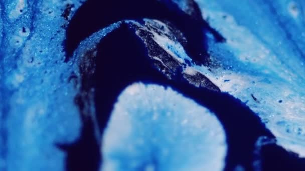 Sparkling Ink Drip Acrylic Spill Defocused Blue Black White Color — Stock Video