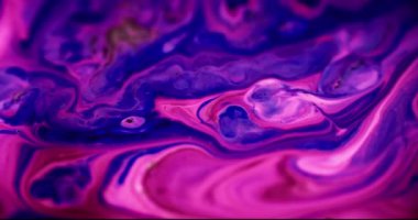 Parlak mürekkep akışı. Akrilik karışımı. Bulanık neon pembe renk katmanları parıldayan toz parçacıkları dokusu boya akışkan hareket soyut sanat arkaplanı.