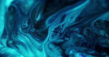 Akrilik boya karışımı. Parlak mürekkep. Odaklanmamış mavi renkli parlak toz parçacıkları doku pigment su emülsiyon akışkan hareket soyut sanat arka planı.
