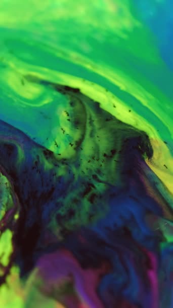 Pionowe Wideo Tekstura Płynnej Sztuki Pomaluj Wodę Jasny Neon Zielony — Wideo stockowe