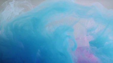 Renkli duman akışı. Su karışımı boya. Mavi mor pastel akryl mürekkep fırıl fırıl dönen sıvı buhar bulutu hareket soyut sanat arka planı.