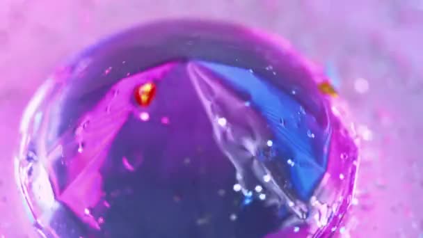 Cristal Iridiscente Luz Fiesta Holografía Desenfocada Color Púrpura Decoración Neón — Vídeo de stock